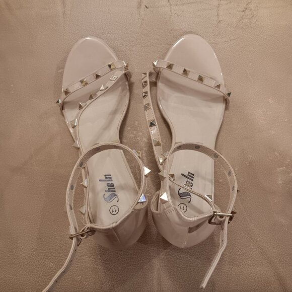 **STUDDED STRAPPY LOW HEEL SIZE 11** - Picture 7 of 10